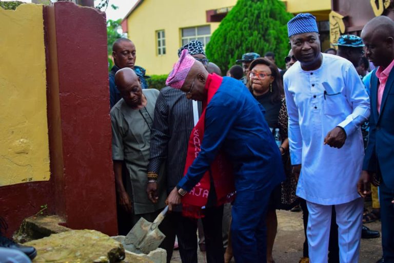 IG reconnects with alma mater…visits Anglican school