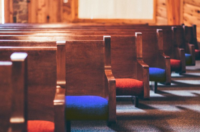 Are Evangelical Pews ‘Red’ While More Pulpits Are ‘Blue’?