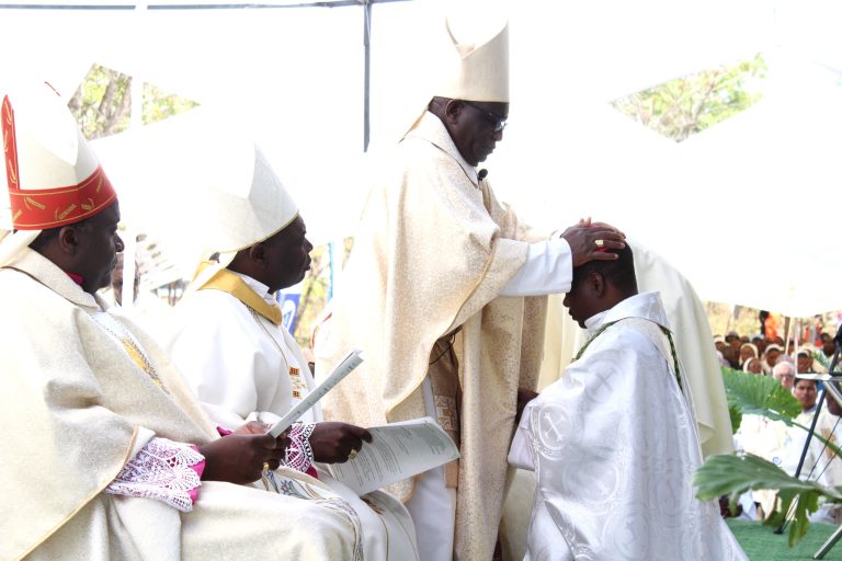 “Be an elder and stand for the truth”; new bishop of Gokwe Diocese told during his consecration – Catholic Church News