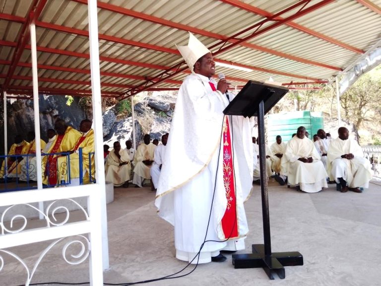 “Be humble and ready to listen”; Priest tells Bishop Nyathi at his thanksgiving mass in Hwange – Catholic Church News