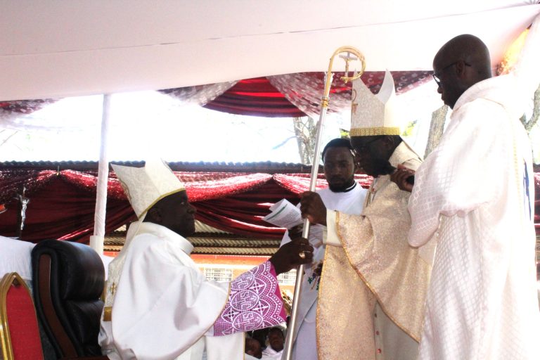 Thousands gather to witness the Installation of Bishop Raymond Mupandasekwa at Gokomere Mission – Catholic Church News