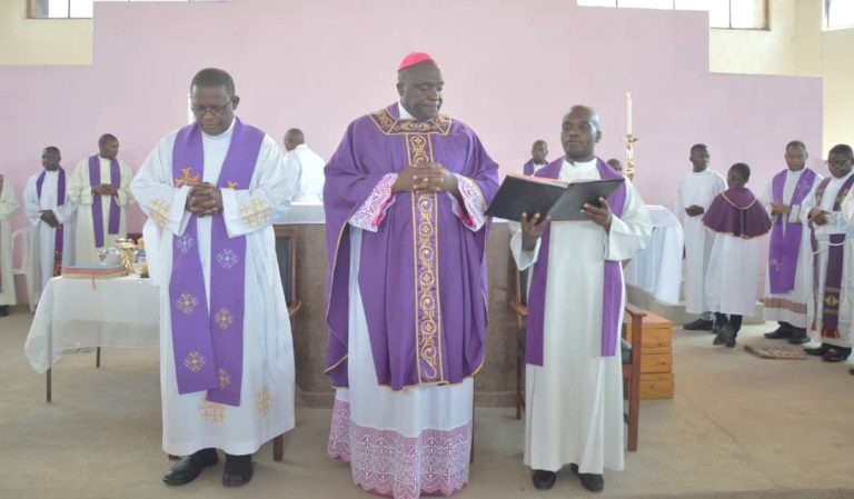 Bishop Mupandasekwa celebrates first mass at St. Mary’s Cathedral as he assumes leadership of Masvingo Diocese – Catholic Church News